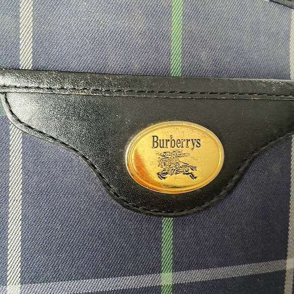 Authentic Burberry Check Crossbody/Shoulder Bag. - Picture 5 of 17